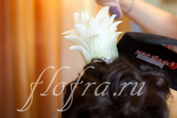 причёска невеста свадьба кемерово цветы корона из лепестков заказ