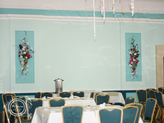 украшение цветами ресторана банкетного зала кемерово оформление дизайн www.flofra.ru.JPG 6