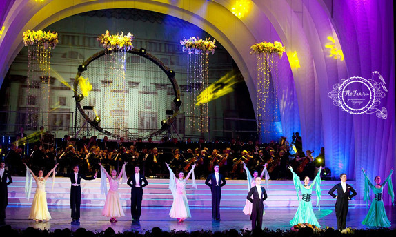 Украшение сцены цветами торжество цветочные люстры кемерово www.flofra.ru.jpg 12
