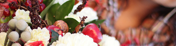 букет цветов с ягодой яркий на заказ флористика с доставкой кемерово www.flofra.ru