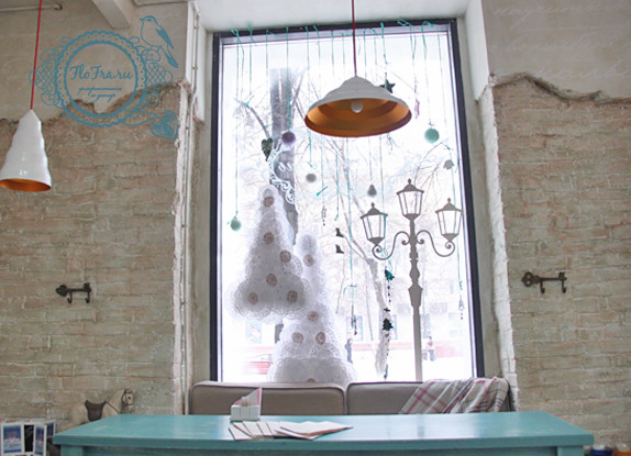новогодняя витрина кафе мечтать кемерово украшение шебби шик оформление www.flofra.ru.jpg   3