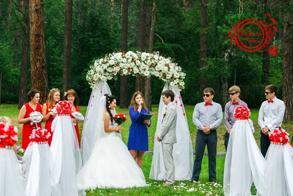 арка для выезной регистрации свадьба кемерово флористика выездная.jpg www.flofra.ru