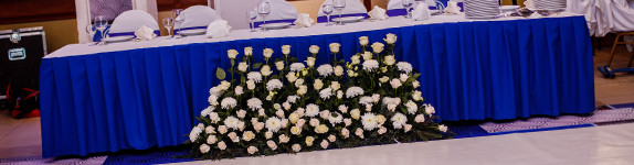 цветочное украшение юбилея декор флористика Кузбасс Кемерово цветы на заказ оформление www.flofra.ru10
