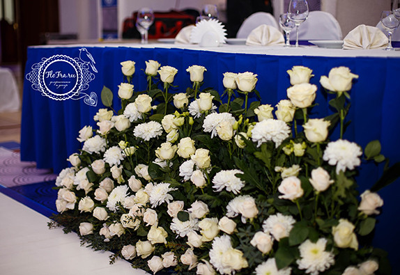 цветочное украшение юбилея декор флористика Кузбасс Кемерово цветы на заказ оформление www.flofra.ru9