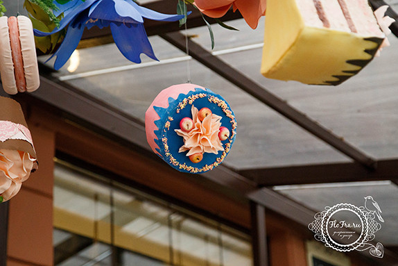 Украшение летней верандв декор флористика цветы муляжи Кемерово Новосибирск декор дизайн Гигантские цветы www.flofra.ru5