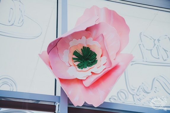 украшение кондитерской декор Новосибирск Кемерово кафе витрина гигантские цветы флористика www.flofra.ru2