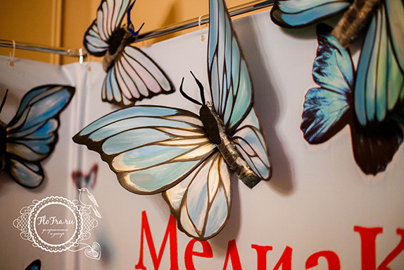 украшение фотозоны Кемерово кузбасс декор дизайн пресвол цветы флористика витрина свадьба праздник www.flofra.ru1