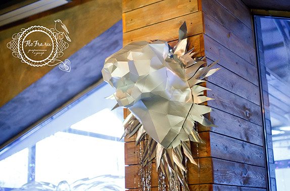 полигональные фигуры www.flofra.ru у\новогоднее украшение ресторана кемерово кузбасс декор оформление декор цветы флористика дизайн концепция 