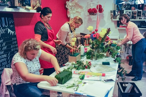 floristika-v-kemerovo-dekor-cvety-obuchenie-oformlenie-bukety-kompozicii-shkola-kursy-www-flofra-ru