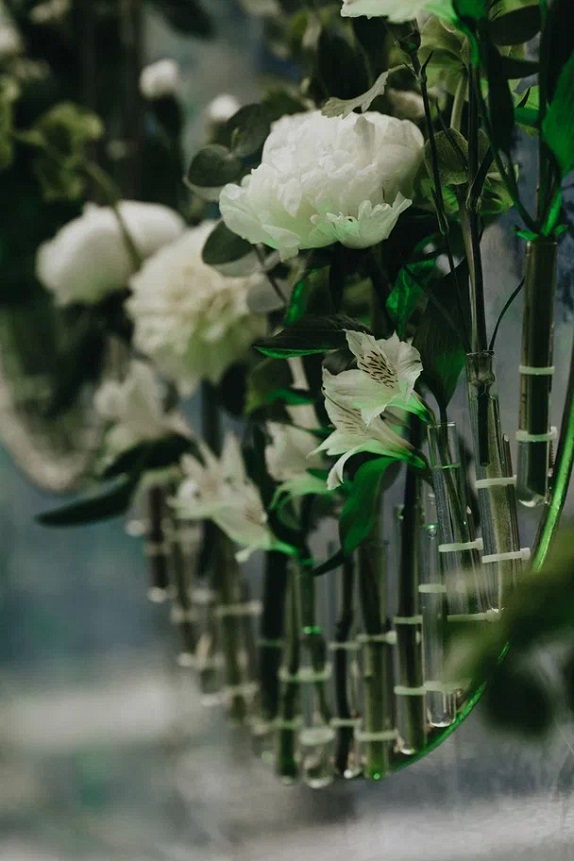 композиции на стол шатер www.flofra.ru флористика цветы кемерово выездная регистрация свадьба декор уроки пионы кузбасс невеста президиум  5